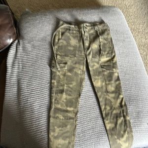 American eagle ankle cargo pants